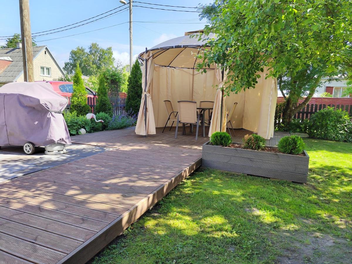 Apartment With Private Garden And Large Balcony Pärnu Exterior foto